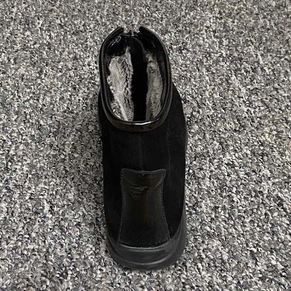 🇨🇦 La Canadienne TIRA Suede Ankle Boots | Booties – New in Box – Price Drop! - Picture 5 of 7
